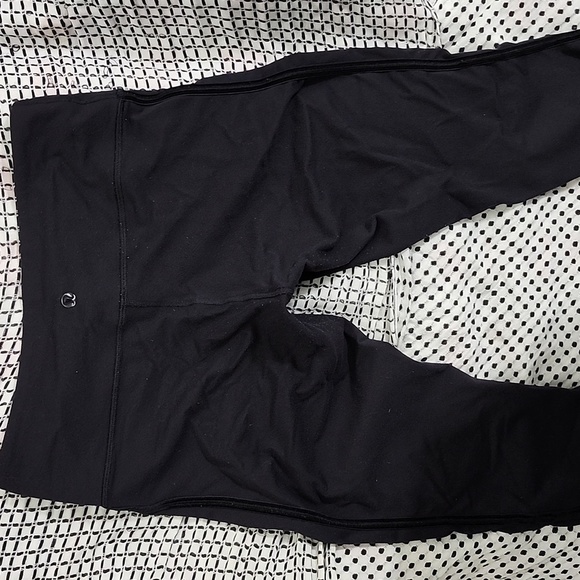 Lululemon Size 6 Leggings with Velvet Stripe - Chic and Unique - Picture 1 of 6